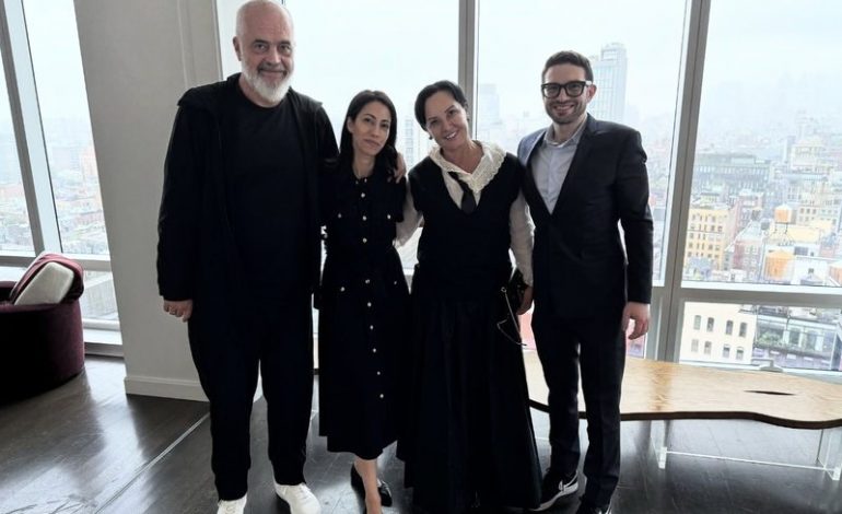 PUBLIKON FOTO ME RAMËN DHE LINDËN/ Soros: E mrekullueshme që takohemi sërish