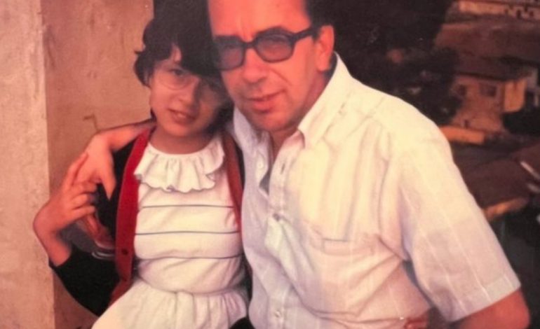 “BABË E BIJË…”/ Besiana Kadare shpërndan foton e rrallë me të atin, shkrimtarin e madh Ismail Kadare