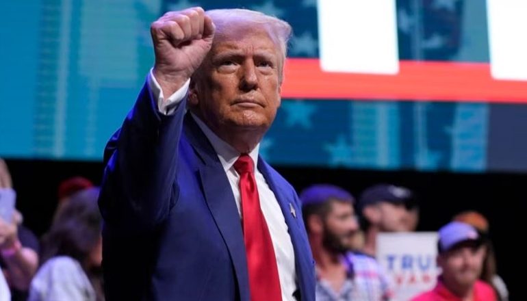 “E PAAFTË”/ Donald Trump përshkallëzon retorikën kundër emigrantëve dhe sulmon Kamala Harris