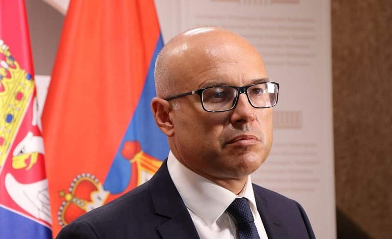 MBYLLJA E INSTITUCIONEVE PARALELE/ Kryeministri serb: Serbia mund të hyjë në konflikt, por kemi edhe NATO-n përballë