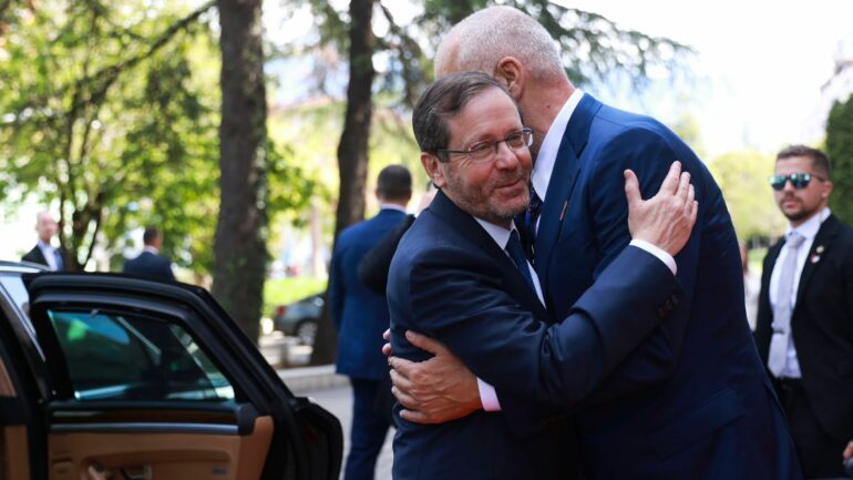 RAMA PUBLIKON PAMJET/ Pret në Kryeministri presidentin izraelit: Kënaqësi ta mikpres
