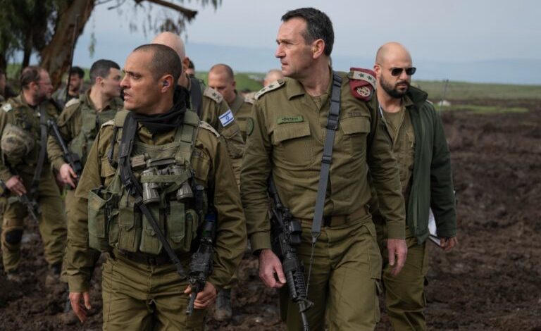 “DO TË HYNI NË TERRITORIN E ARMIKUT”/ Shefi i ushtrisë izraelite përgatit trupat në kufirin me Libanin
