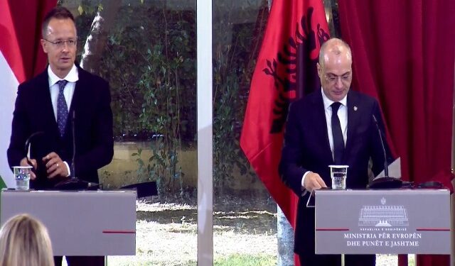 TAKIM ME HOMOLOGUN HUNGAREZ/ Hasani: Rama në Budapest në tetor. Szijjarto: Vonesat për integrimin e Ballkanit, në dëm të BE