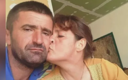 NDODH EDHE KJO/ U dashuruan në TikTok, nëna me tre fëmijët e mitur braktis burrin e ikën të jetojë me të dashurin në stan