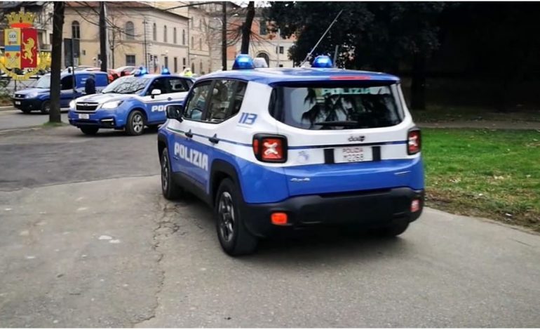 TRONDITET ITALIA/ Nëna qëllon djalin e saj 15-vjeçar me armë, më pas vret veten
