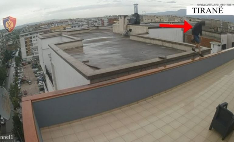 VODHËN SENDE ME VLERËN 15 MIJË EURO NË NJË BANESË/ Arrestohen 3 të rinj. Në pranga dhe një pronar argjendarie