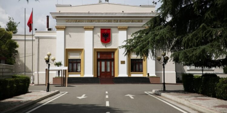 SHTYHET SEANCA PLENARE/ Kuvendi hap dyert për homazhe për ish-deputetin Bogdani