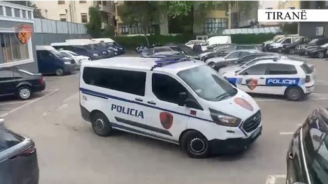 DYSHOHET SE USHTROI DHUNË NDAJ NUSES SË DJALIT/ Arrestohet 59-vjeçari