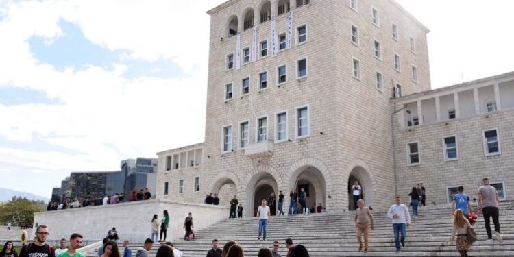REGJISTRIMI NË UNIVERSITETE/ Nesër nis raundi i dytë, ezaurohen kuotat te mjekësia e arkitektura