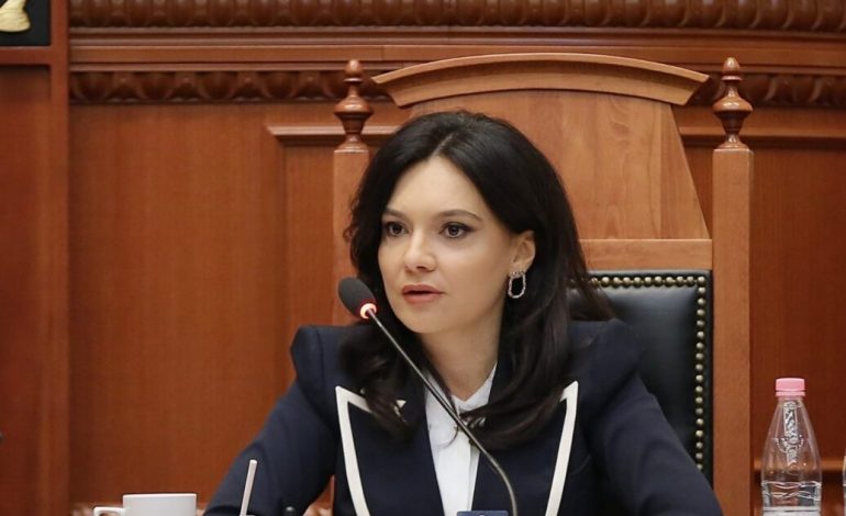 NIS SESIONI I RI PARLAMENTAR/ Spiropali thirrje opozitës: Hajdeni në komisione, bashkarisht të zbulojmë gabimet e institucioneve