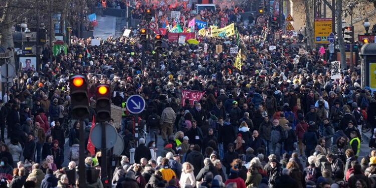 PRITEN PROTESTA NË FRANCË/ E majta kundër Barnier. Melenchon, thirrje për mobilizim