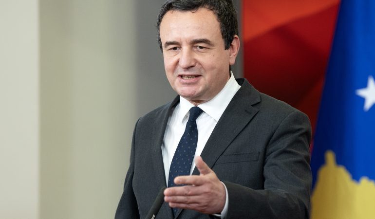 MARRËVESHJA MES SHQIPËRISË DHE ITALISË PËR EMIGRANTËT/ Kurti shpreh shqetësim për respektimin e të drejtave të njeriut