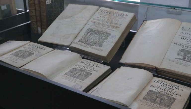 “KOLEKSIONET VENECIANE” PËR HERË TË PARË NË BIBLIOTEKËN KOMBËTARE/ Nga e hëna ekspozohen rreth 600 libra dhe harta origjinale!