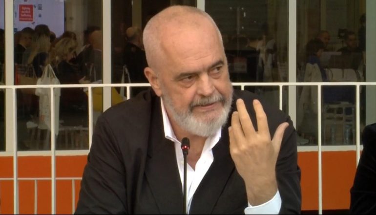 BATUTA ME PENSIONISTËT/ Rama: Jeni të shtrenjtët e mi, se po i afrohem edhe unë kohës! Indeksimi s’ka lidhje me rritjen, mos dëgjoni…