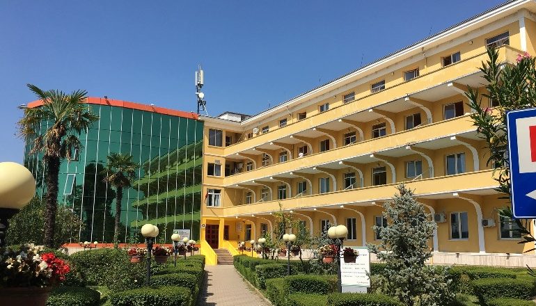 NDODH EDHE KJO/ Ngacmoi seksualisht pacienten, pezullohet nga detyra mjeku radiolog në spitalin ‘Shefqet Ndroqi’