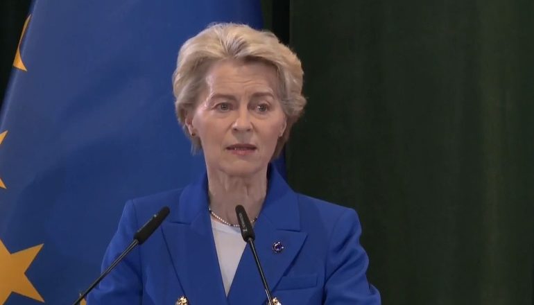 MARRËVESHJA ME ITALINË PËR EMIGRANTËT/ Von der Leyen: Po e monitorojmë