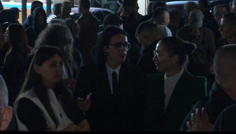 PROTESTA/ Nard Ndoka e Vangjel Dule, te Kthesa Kamzës edhe anëtarët PL