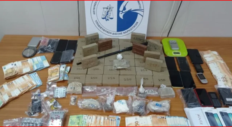 SHKATËRROHET GRUPI I HEROINËS NË GREQI/ Drejtohej nga një shqiptar, arrestohet bashkë me 8 grekë