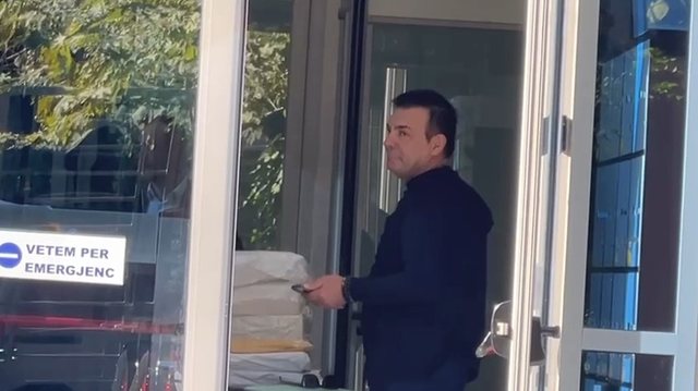 ÇFARË NDODHI? Paraqitet në dyert e SPAK, ish-deputeti Artur Roshi