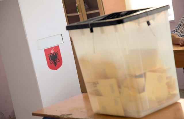 ZGJEDHJET 2025/ KQZ miratoi rregullat për regjistrimin e votuesve jashtë Shqipërisë: Ja si do votojë diaspora