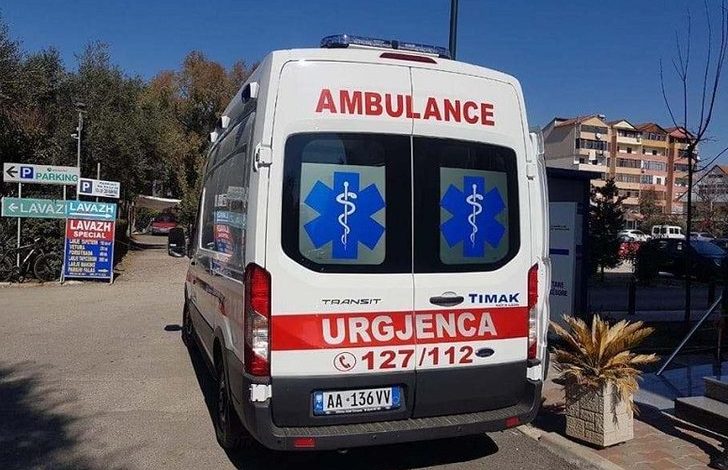 61-VJEÇARI U GJET PA SHENJA JETE NË RRUGË NË KORÇË/ Policia: Dyshohet se ndërroi jetë nga…