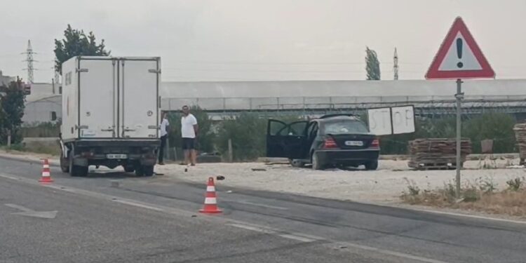 TRAGJIKE/ Aksident me vdekje në Krujë nga përplasja e dy makinave kokë më kokë