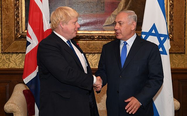 “NATANYAHU MË VENDOSI PËRGJUES NË TUALET”/ Deklaratë shokuese e Boris Johnson: E zbuluam kur…