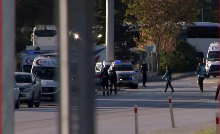 SULM TERRORIST NË ANKARA/ 10 të vrarë dhe 14 të plagosur, terroristët qëllojnë me armë policinë