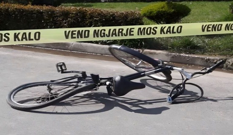 E RËNDË/ I mituri rrëzohet aksidentalisht nga biçikleta në Rrugën e Kalasë Rozafa, përfundon në spital
