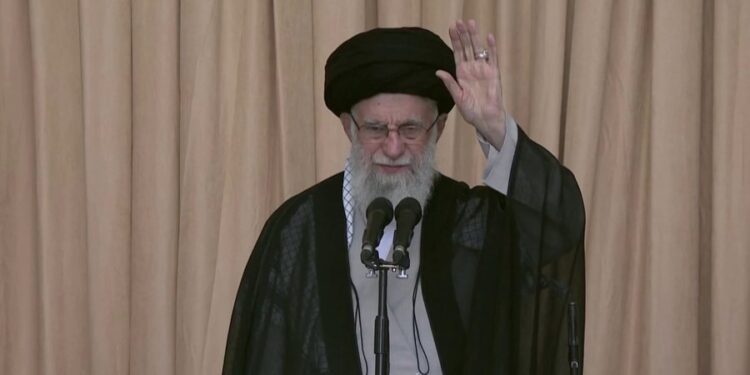 VARRIM SEKRET PËR LIDERIN E HEZBOLLAHUT/ Khamenei: Kombet myslimane kanë një armik të përbashkët