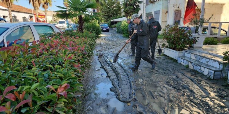 PËRMBYTJET NË VLORË/ Ministri i Mbrojtjes: Po punohet për largimin e ujit nga banesat