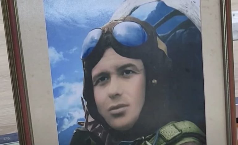 NDËRRUAN JETË 52-VITE MË PARË NË KRYE TË DETYRËS/ Nderohen dy pilotë në Mallakastër