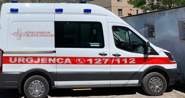 E RËNDË/ Gjendet i pajetë në banesën e tij një i moshuar në Lushnje