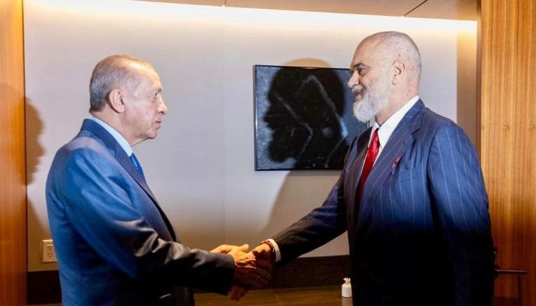 ERDOGAN SOT NË TIRANË/ ‘Blindohet’ kryeqyteti! Ja rrugët që bllokohen dhe oraret