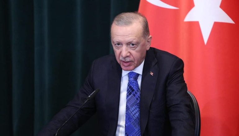 “MË E MADHJA NË BALLKAN”/ Erdogan: Xhamia e Namazgjasë dhuratë për ju nga populli turk