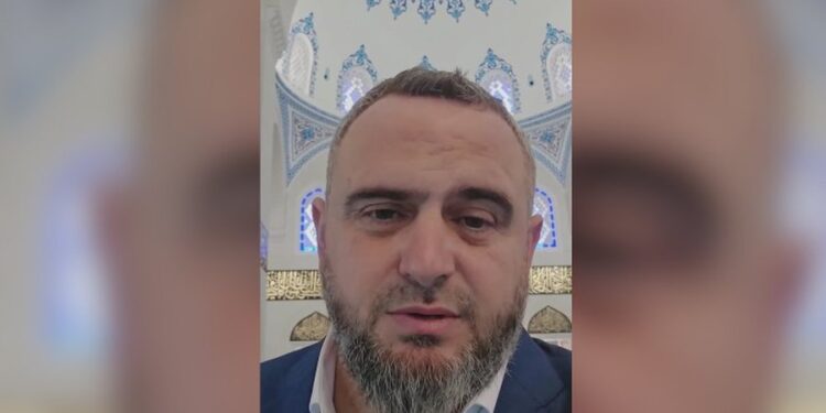 “PRITËM TRE DEKADA”/ Myftiu i Tiranës publikon pamjet brenda Xhamisë së Namazgjasë
