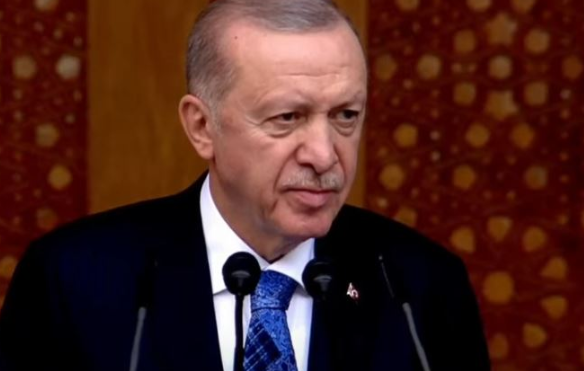 “SULMOJNË GRATË E FËMIJËT”/ Erdogan mesazh Izraelit nga Tirana: Politikat barbare po i drejton edhe në Liban