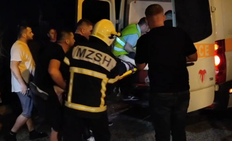 E TRISHTË/ Ndërron jetë shoferi i autobotit që u aksidentua në aksin Lushnjë-Berat, mbeti i bllokuar brenda mjetit (EMRI)