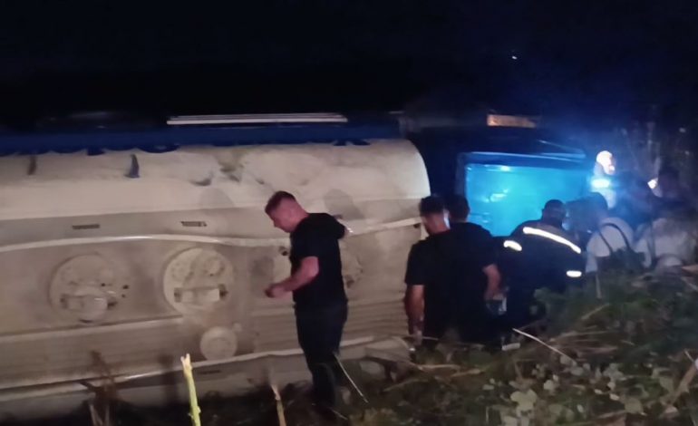 AKSIDENT I RËNDË NË LUSHNJË-BERAT/ Autoboti përplaset me zetorin dhe përfundon në kanal