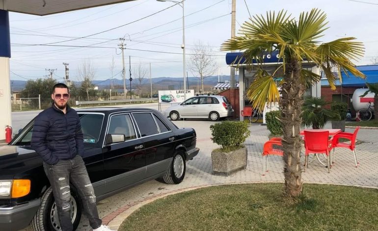 PUBLIKOHET FOTO/ Humbi jetën pas aksidentit në aksin Lushnjë-Berat, kush është i riu që u bllokua në autobotin e përmbysur