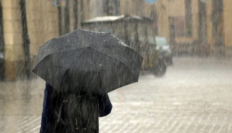 PARASHIKIMI I MOTIT/ Reshje shiu në të gjithë vendin, si janë temperaturat sot