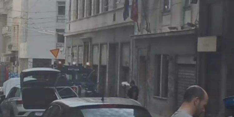 E PËSOJNË KEQ/ Arrestohet çifti shqiptar në Greqi, u kapën me armë dhe eksplozivë në makinë