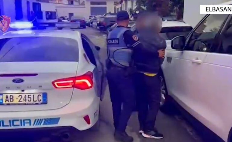 PARANDALOHET NGJARJA KRIMINALE/ Tentoi të vriste me thikë të riun, arrestohet 65-vjeçari në Elbasan. Ndalohet dhe një mjek…