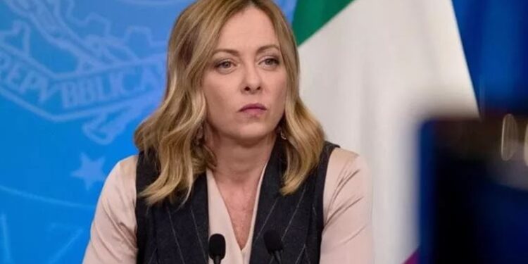 “PO HARXHON MILIONA EURO PËR T’I BURGOSUR NË SHQIPËRI”/ Meloni replikon me ‘Sea Watch’: Çfarë skandali