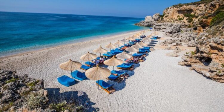 SËRISH JEHONË TURIZMIT/ “El Tiempo”: Shqipëria, destinacioni turistik me plazhe ëndrrash, male dhe arkeologji