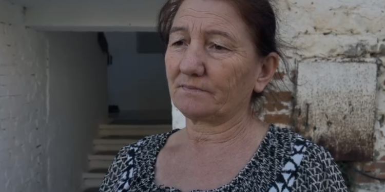 DHUNA NDAJ TË MOSHUARVE NË FIER/ Flasin të afërmit: Dëgjuam zhurma, 80-vjeçari ishte shtrirë i mbuluar në gjak