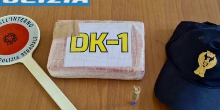 E KISHTE FSHEHUR NË MAKINË/ Kapet me 1 kilogram kokainë, arrestohet shqiptari në Itali