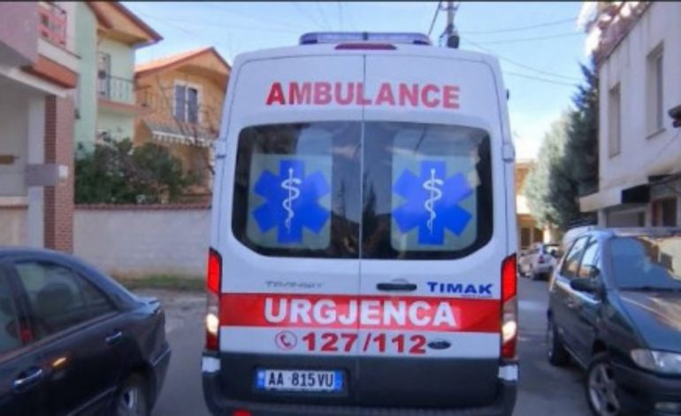 TRAGJIKE NË KAMËZ/ Gjyshi përplas për vdekje me makinë nipin 2-vjeçar, si ndodhi ngjarja