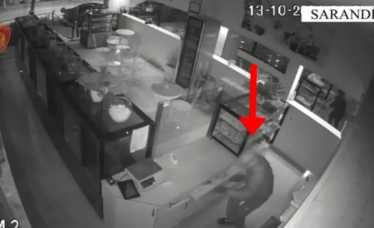ARRESTOHET 25-VJEÇARI NË SARANDË/ Hajdut “serial” i bizneseve, policia i gjen edhe…
