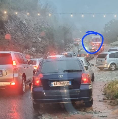 AKSIDENT NË BYPASSIN E MURRIZIT/ Përplasen dy mjete, dyshohet për katër të plagosur